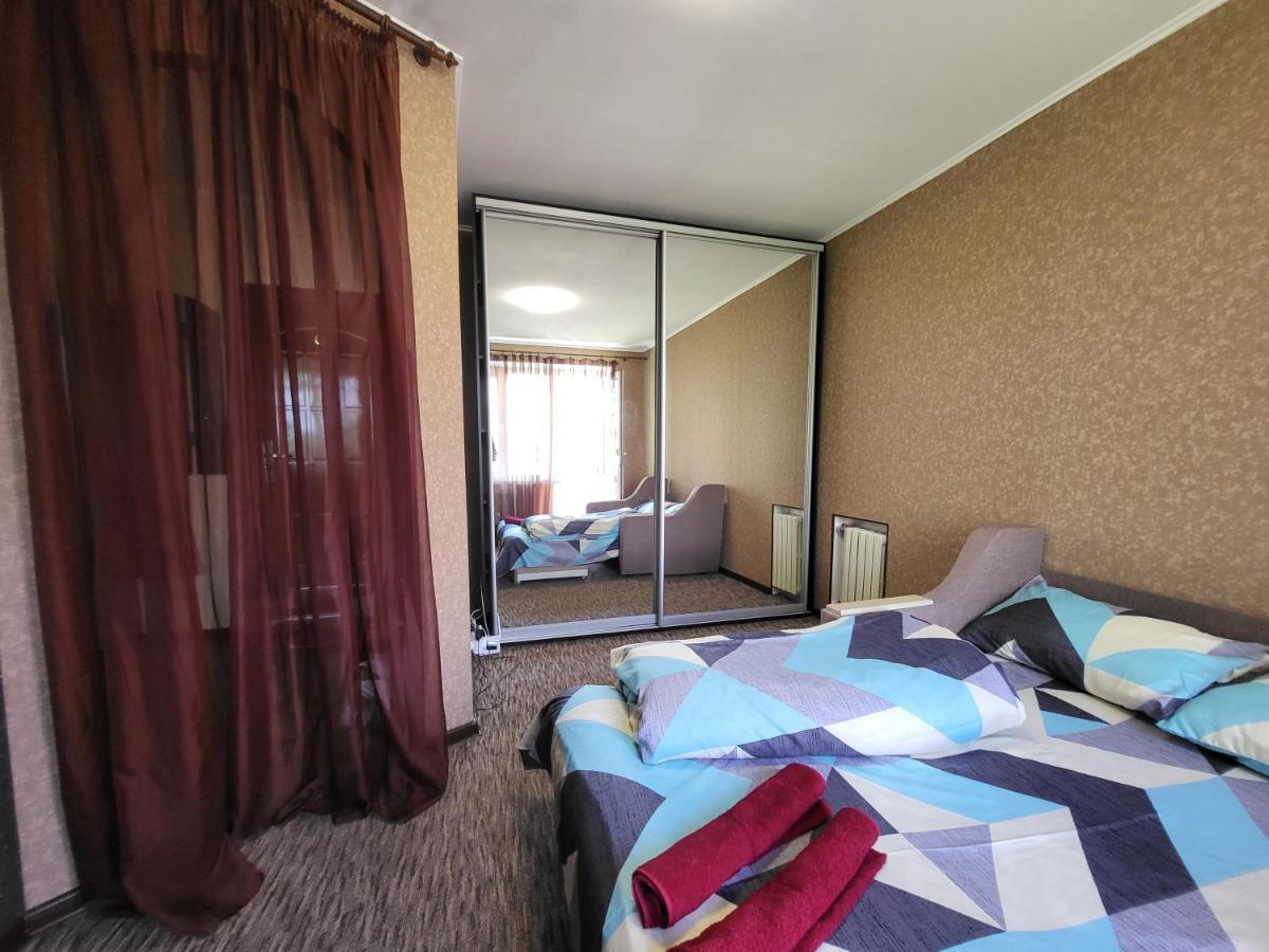 Quartira V Centri: Central Dragomanova Hospital Stay Dnipro Exterior photo